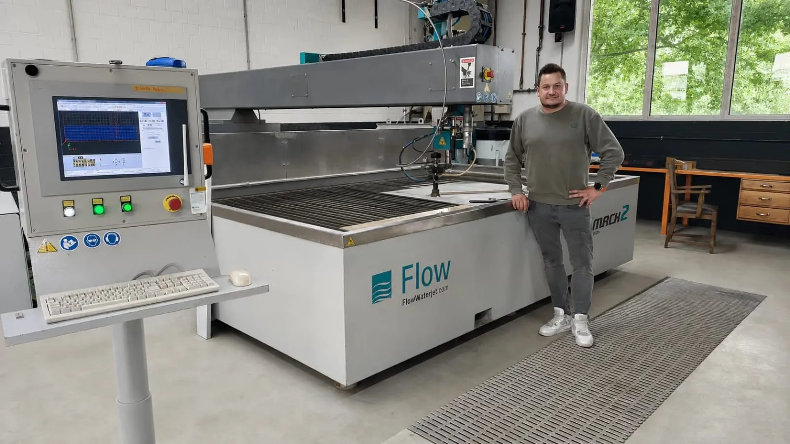 Sebastian Scherlich in der Werkstatt von Scherlich Interieur Design